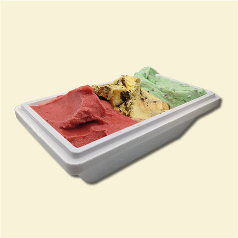 foto vaschetta gelato con gusti colorati